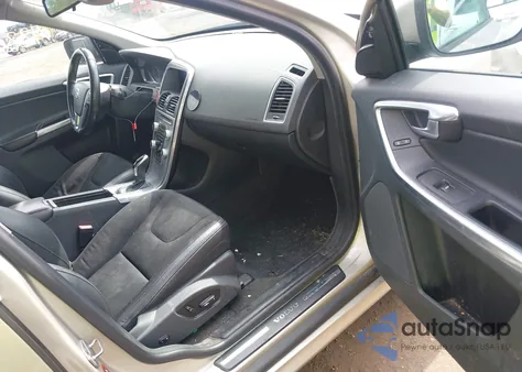 2017 Volvo Xc60 T5 z USA, uszkodzony, nr VIN YV440MDJ0H2077489